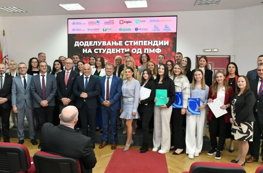  На денот на осигурувањето 14 студенти математичари од ПМФ добија стипендии од осигурителните компании