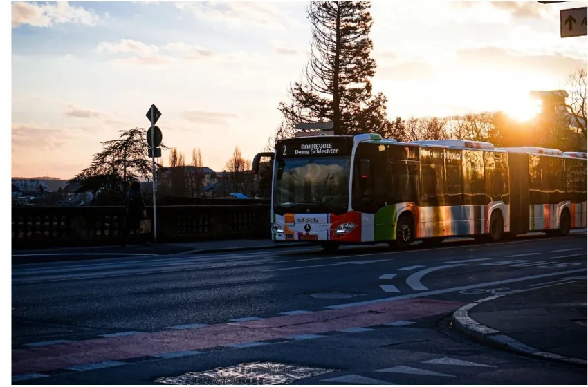 БЕСПЛАТЕН ЈАВЕН ПРЕВОЗ ДУРИ И ЗА ТУРИСТИТЕ: Во оваа европска земја може да се возите во сите автобуси, возови и трамваи без никакви трошоци