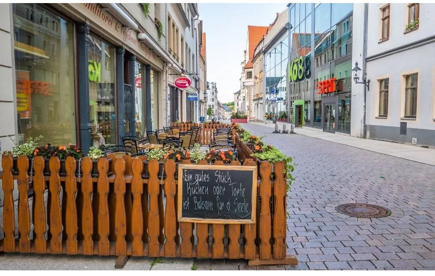  АКО ПЛАЌАТЕ СО КЕШ ВО РЕСТОРАНИТЕ ИМАТЕ ПОПУСТ: Ова е нов тренд во германските локали