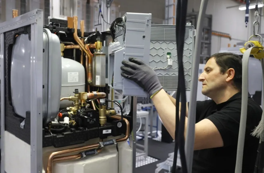  БОЖИКНИ БОНУСИ ОД БЛИЗУ 6.000 ЕВРА: Германски компании ги наградуваат своите вработени на крајот на годината