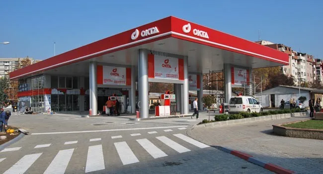  СЕ ДОЗНА КОЈ ПЛАТИ 200 ИЛЈАДИ ЕВРА ЗА МАЛ ПРОЦЕНТ ОД ОКТА – еден трговец со нафта ја зајакнува својата позиција во скопската рафинерија