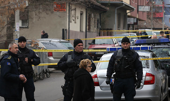  ЕКСПЛОЗИЈА ВО КОСОВСКА МИТРОВИЦА: Шрапнели ги оштетија прозорците, а детонацијата ги разбуди луѓето