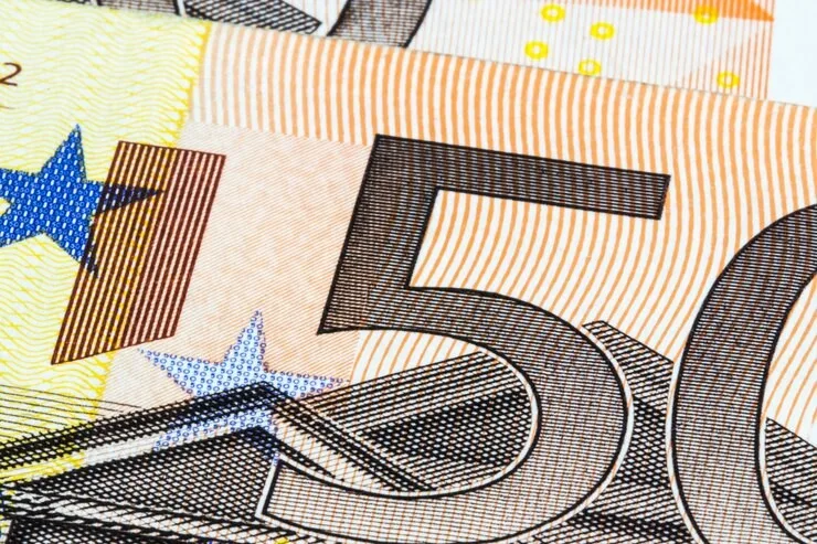 ГОЛЕМИ РАЗЛИКИ ВО ПЛАТИТЕ ВО ЕУ: Кој зема најмногу, а кој најмалку?