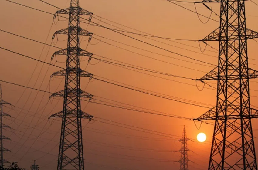 ЕВЕ ЗА КОГО ЌЕ РИПНЕ ЦЕНАТА НА СТРУЈАТА: Мора да се намалат и субвенциите на сметките