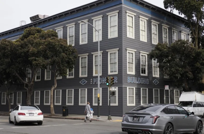  ИСПЛИВА КОЛКУ ЗАРАБОТУВААТ ПРОГРАМЕРИТЕ КОИ РАБОТАТ НА ВЕШТАЧКА ИНТЕЛИГЕНЦИЈА – еве колку се подобро платени од нивните „обични“ колеги