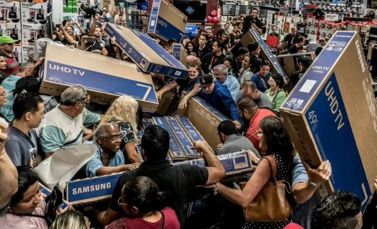  ПОСТИГНАТ НОВ РЕКОРД ЗА „ЦРН ПЕТОК“: Во САД соборени сите досегашни „максимални“ суми во онлајн пазарење