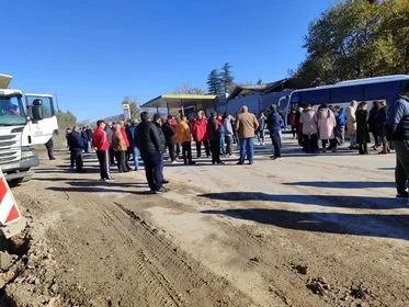 ТРПЕНИЕТО ИМ Е НА КРАЈ, РАБОТНИЦИТЕ ОД ЕУРОНИКЕЛ КАВАДАРЦИ ГО БЛОКИРАА ПАТОТ: Бараат исплаќање на платите и старт на производството