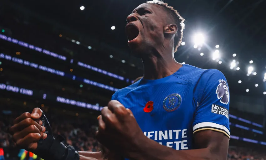  Прв пораз за Тотнем, на Челси му требаа двајца играчи повеќе за да победи! (ВИДЕО)