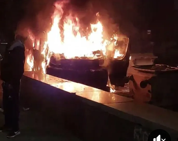  (ВИДЕО) Крвава вечер во Софија: Илјадници бугарски навивачи се степаа со полицијата