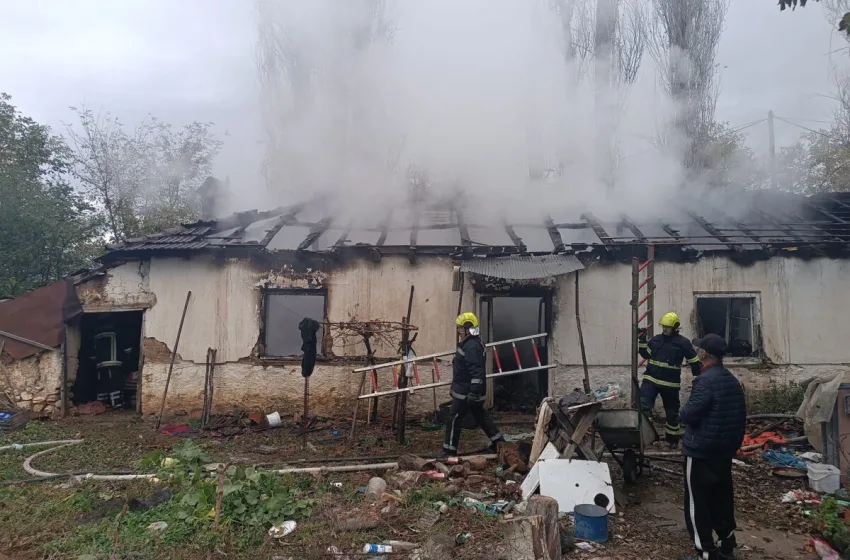 ФОТО Едно лице загина, две со изгореници по пожар утрово во Дебарца