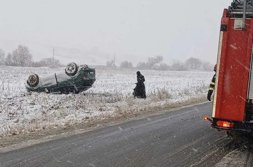 ВИДЕО Првиот снег во Романија предизвика проблеми на патиштата и остави илјадници луѓе без струја