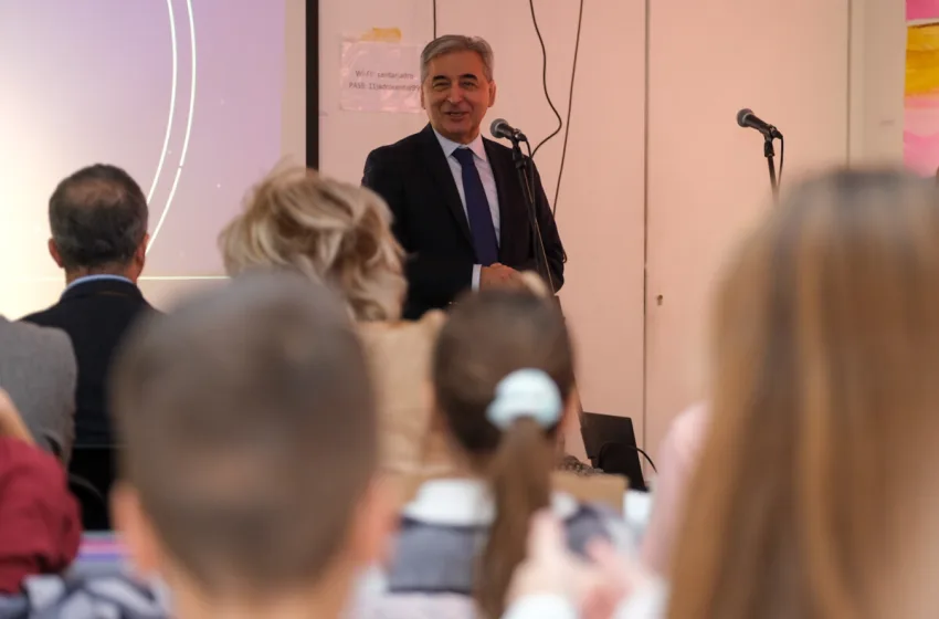  Пенов со порака за младите: вие ќе го продолжите патот што го градиме со нашите партнери и пријатели од Европската Унија