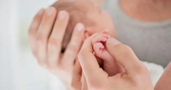 Науката потврди: Таткото кој пие алкохол непосредно пред зачнувањето може сериозно да му наштети на бебето