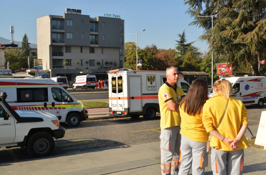  Плакета за посебни заслуги и придонес за Клиника Жан Митрев од Црвениот крст на Република Северна Македонија