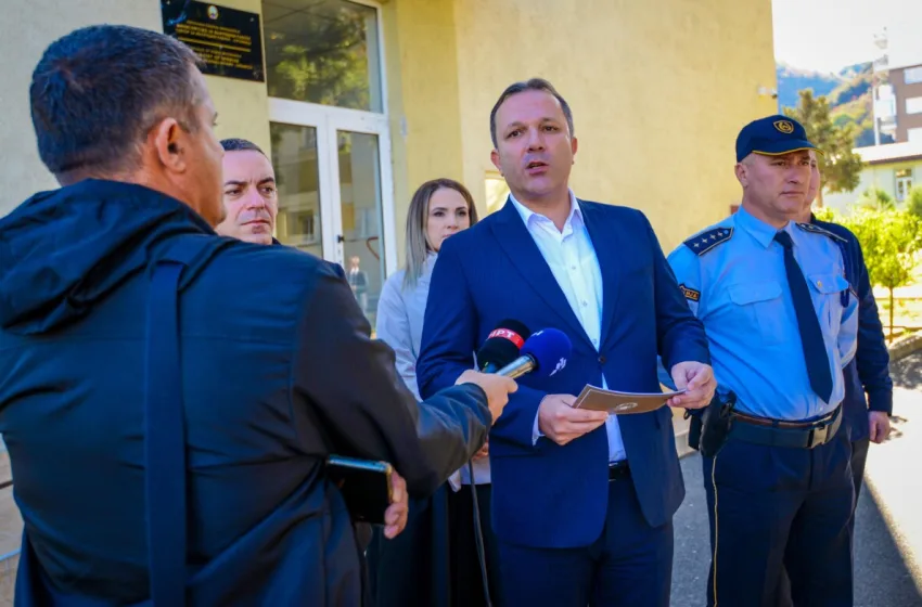  Спасовски: Во сите градови надвор од Скопје веќе се работи без закажан термин за промена на документи, сите што ќе дојдат ќе бидат услужени
