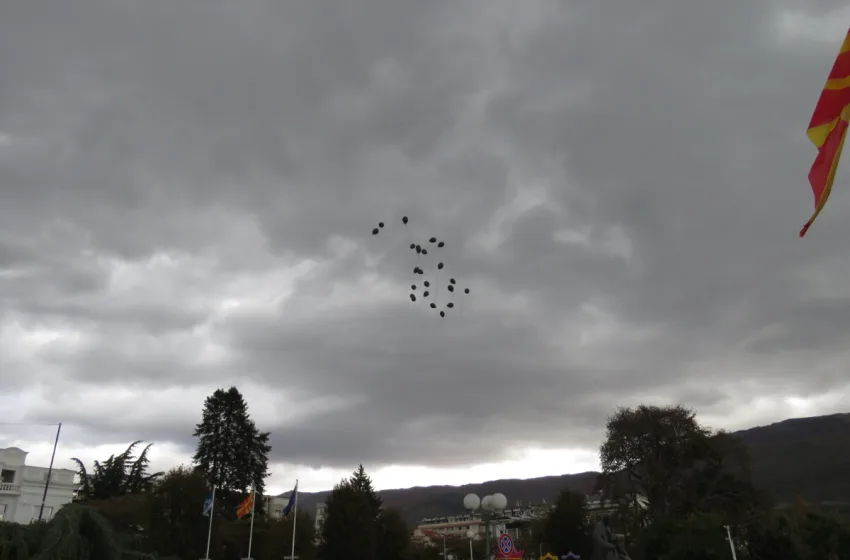  Во Охрид пуштени црни балони по повод 17 ноември, Светскиот ден на сеќавање на жртвите во сообраќајот