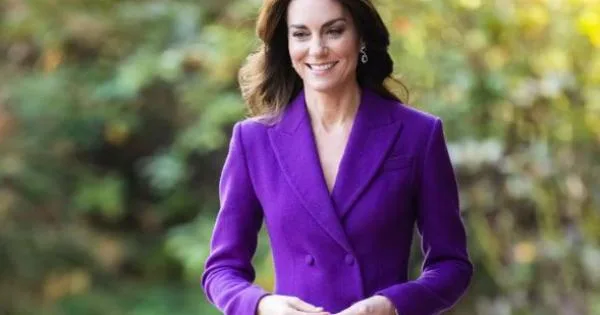  ФОТО: Кејт Мидлтон во едноставен, но тренди костим со впечатлива боја