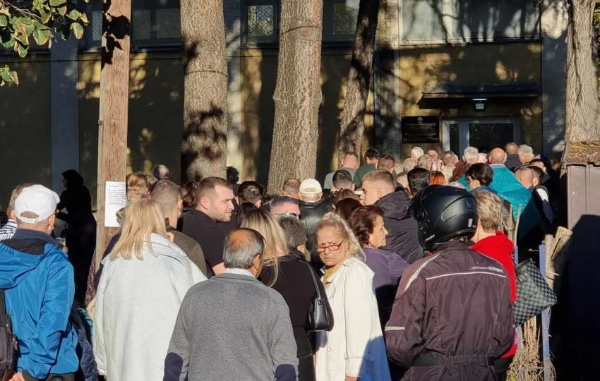  ФОТО Народот навали по лични документи и на новиот пункт без закажување во Кисела Вода