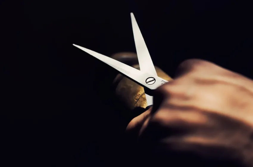  Скопјанка го начекала пред казино екс сопругот и со ножици го прободела!