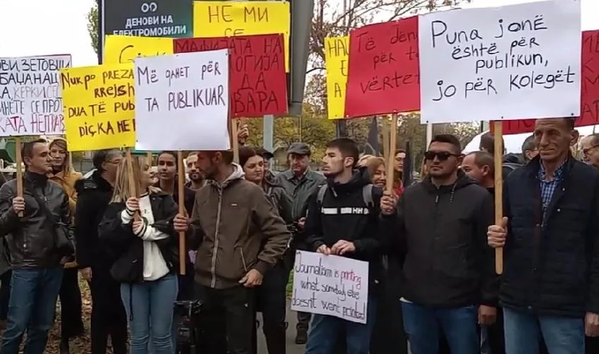 Судијка доби плакета за „Цензор на годината“ на протест на новинари против цензура и ограничување на медиумската слобода