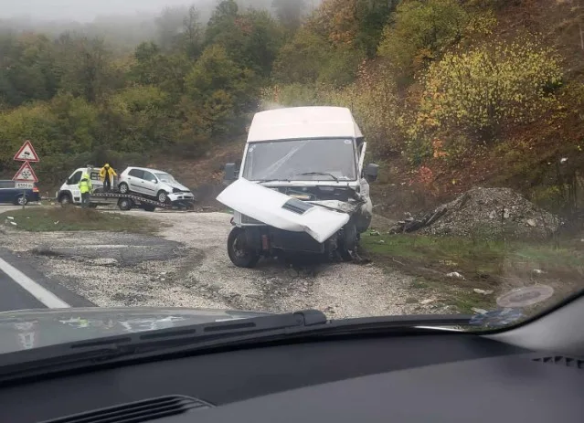 ФОТО Километарски колони и сообраќајна несреќа на патот Кичево – Гостивар
