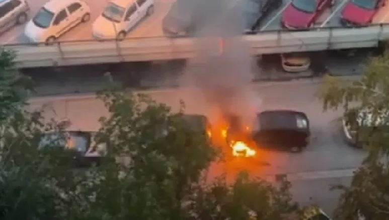 ВИДЕО Во пламен две возила во Ново Лисиче