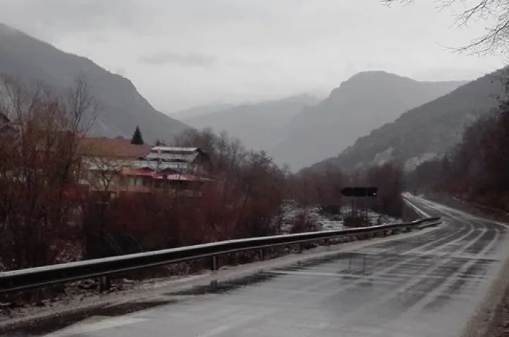  Реката кај Косоврасти излегла од своето корито, патот исчистен и повторно прооден