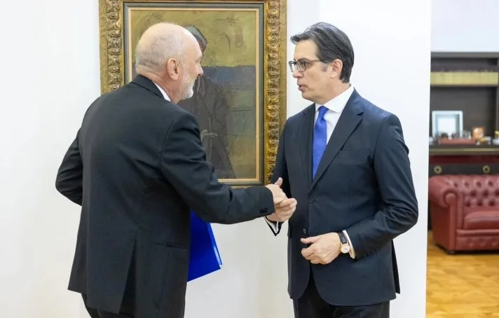  Гир му го презентираше Извештајот на ЕК на претседателот Пендаровски