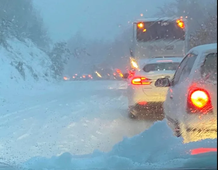 Целосно затворен за сообраќај патот Гостивар-Стража