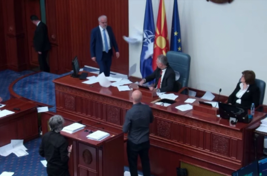 Младите од Левица го повикуваат членството пред Собрание: Спремаат најголем шверцерат!