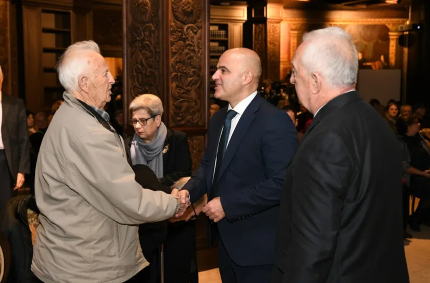  Ковачевски на промоцијата на монографија за Сојузот на борци: Афирмираме клучен дел од македонската историја и државност, по патот на борците од НОБ, ќе осигураме и европска Македонија