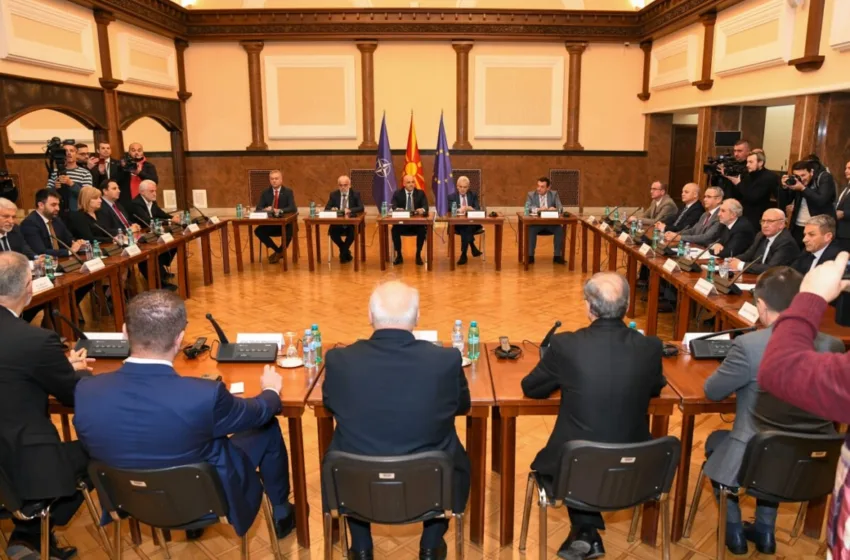  Ковачевски по лидерската средба: Договоривме датуми за редовните избори, европскиот пат е почнат и сега е момент да се постапи правилно, иницираме Европски фронт!