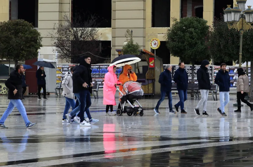 Мајка го оставила бебето само во количка, минувачи пријавиле на полицијата