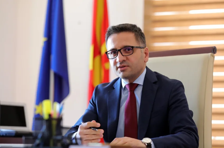 ОД ПРВИ ЈАНУАРИ: Вработувања во јавен сектор без потпис од Бесими