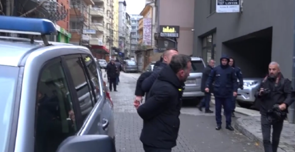  (ВИДЕО) ЧАДНИ БОМБИ И СОЛЗАВЕЦ: Ветераните на ОВК се против Специјален суд