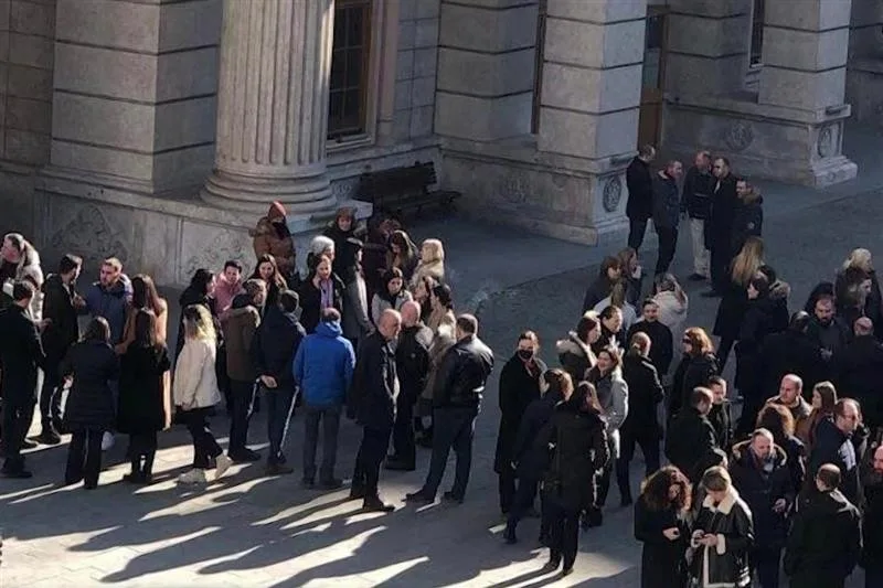  Вработените од Министерство за финансии стравуваат дека ќе треба да враќаат дел од платите