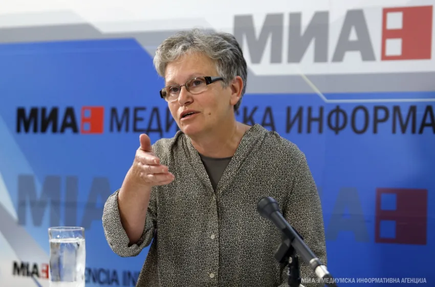  „СО ЗДЕЛКИ КАКО ЧЕБРЕН СЕ ЗАГРОЗУВА СУВЕРЕНИТЕТОТ НА ДРЖАВАТА“ – Најчевска вели дека за ова одлуки не смеат да носат „грст корумпирани политичари“