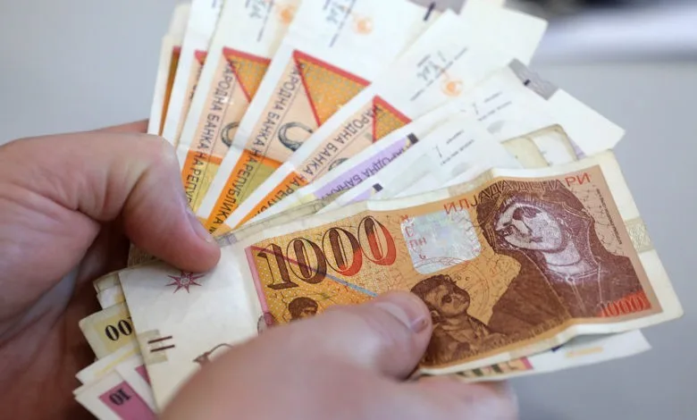 ИСПЛАТАТА ЌЕ ПОЧНЕ ОВОЈ МЕСЕЦ – еве кој сѐ ќе земе пари од владината помош, законот усвоен и пратен на усвојување по скратена постапка