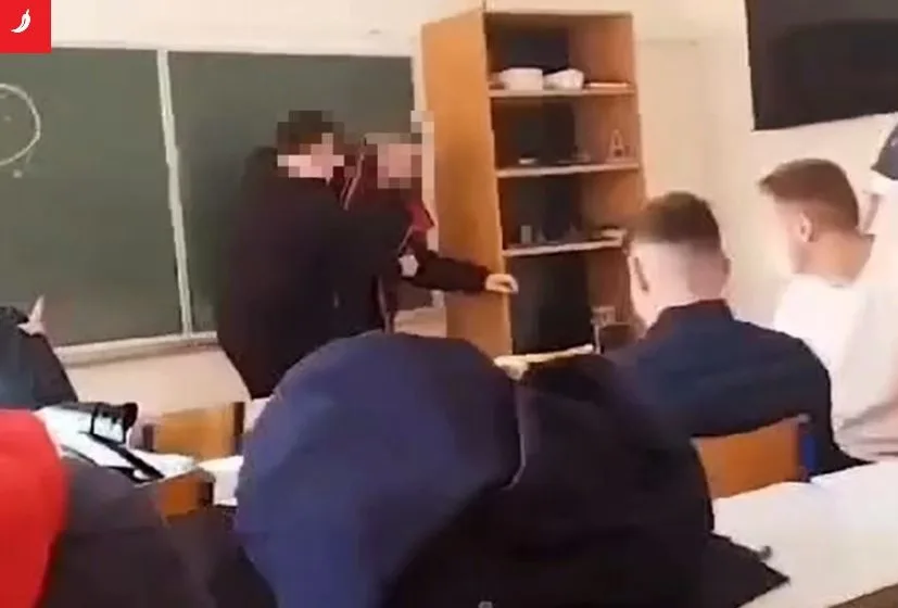 СНИМЕНА ТЕПАЧКА НА НАСТАВНИК И УЧЕНИК НА ЧАС: Наставникот во загребското средно училиште ќе добие отказ