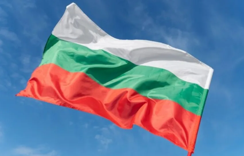 СЕ НАМАЛУВААТ ОВЛАСТУВАЊАТА: Усвоени се уставните измени во Бугарија