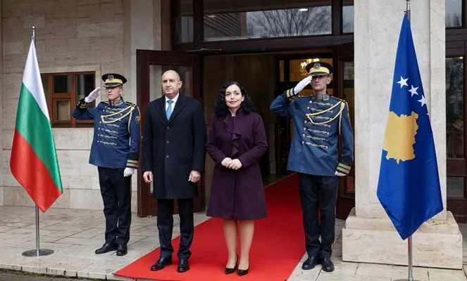  Радев во Косово: Имате 15.000 Бугари