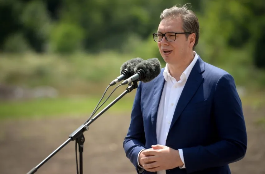  ВУЧИЌ Е ПУТИН: Дел од демонстрантите вака скандирале во Белград