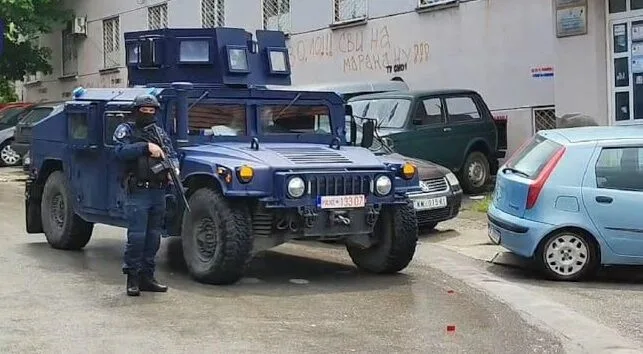 ПРЕСТРЕЛКА МЕЃУ КОСОВСКАТА ПОЛИЦИЈА И СРБИ: Kоја е причината за инцидентот?