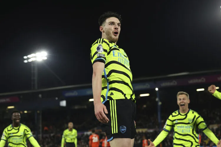  Вест Хем е „ограбен“, навивачите на Арсенал собираат пари да го обештетат