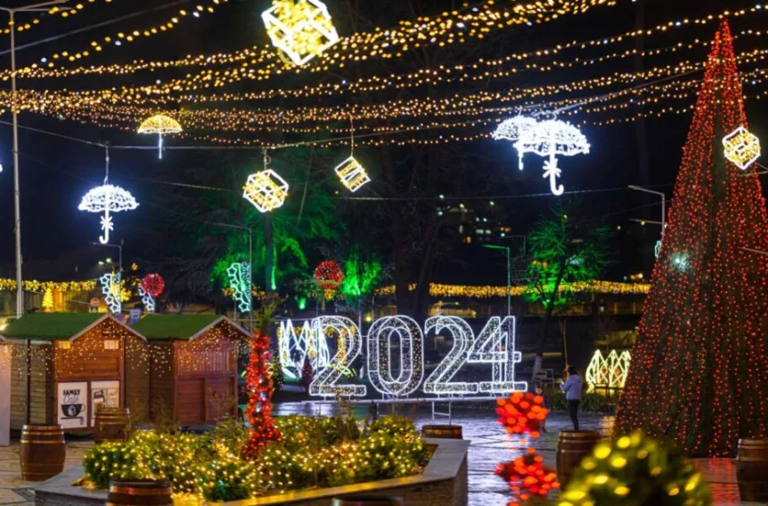  ФОТО Еден од најубаво накитените градови: Крива Паланка создаде новогодишна магија!