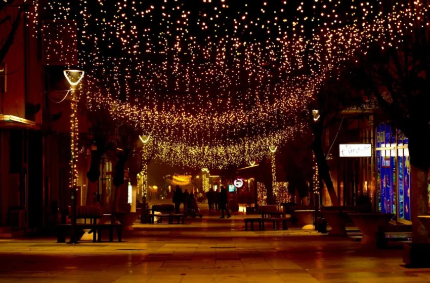  20 метарска елка и ѕвездено небо: Струмица обвитката во новогодишна магија!