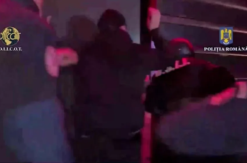  ВИДЕО Ова се таткото и мајката кои му ставале на детето памук во уста за да не вреска кога ќе го тепаат