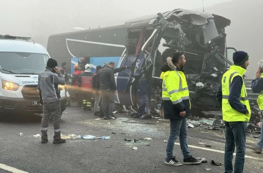 Десет загинати и 57 повредени во сообраќајна несреќа во северозападна Турција