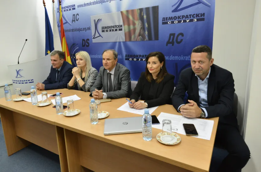  Демократски сојуз: Техничка влада на непринципиелна коалиција