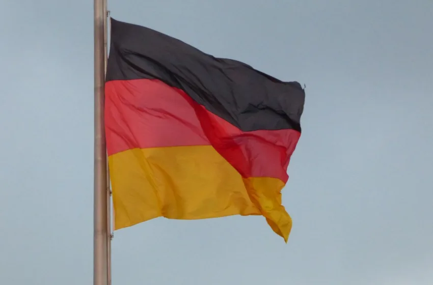  Маж испука ракета огномет во Берлин, разнесувајќи си ја раката